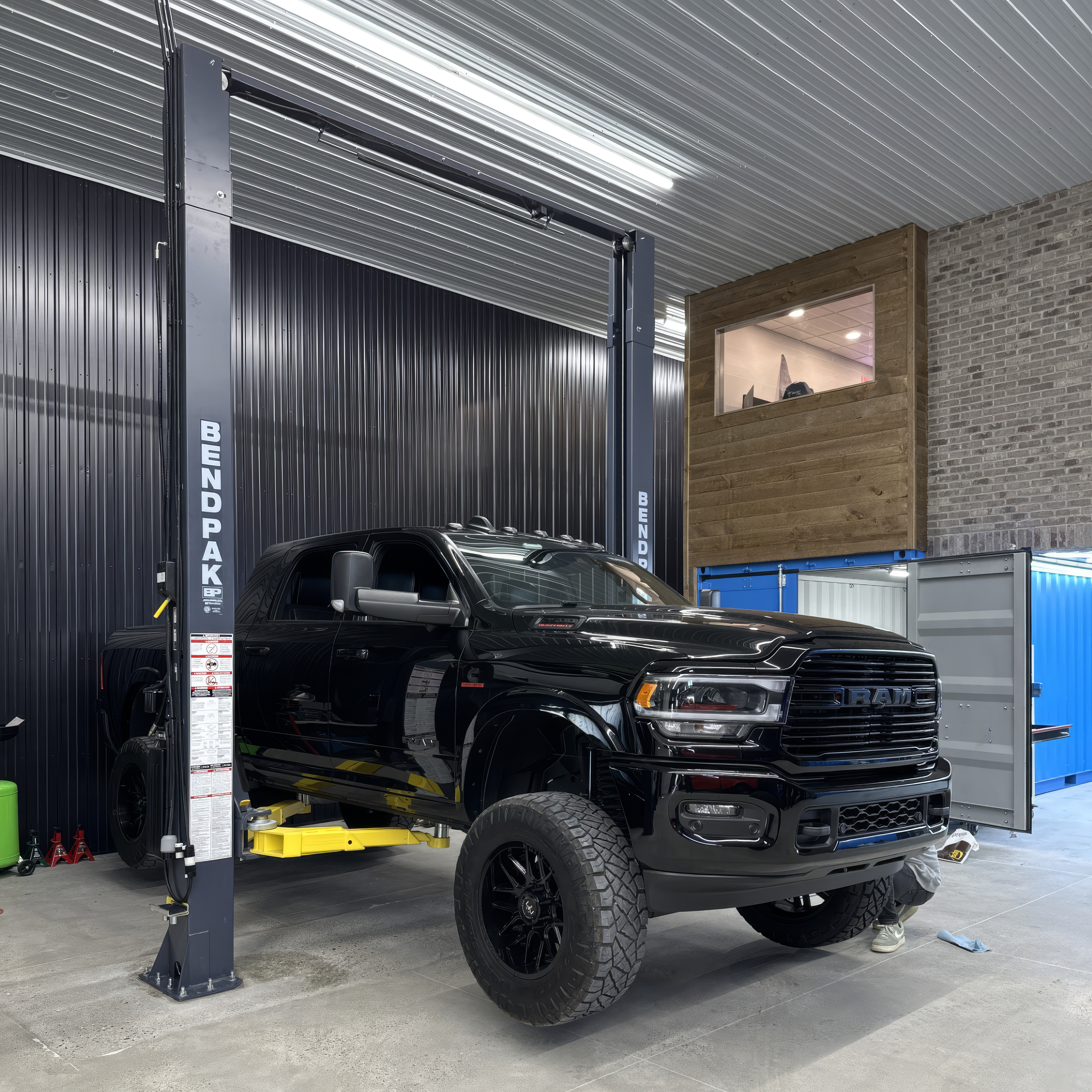Tall-Lift Durability for Professional Repair Bays