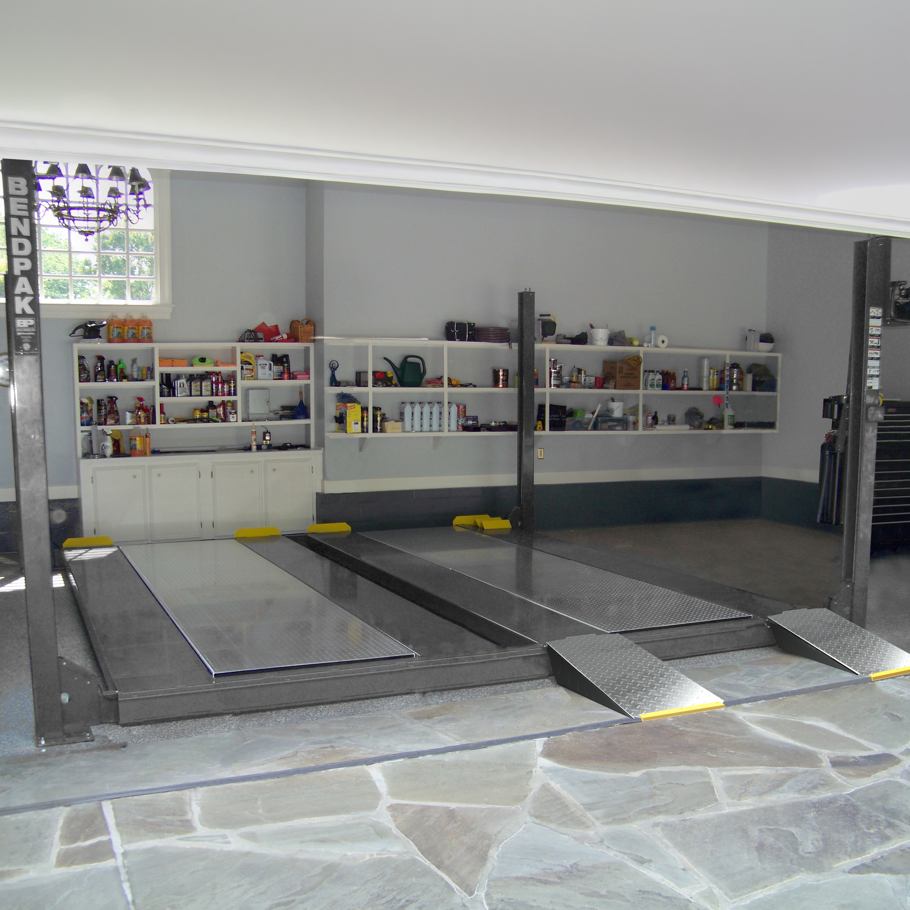 Accessory-Ready Storage Lift That Still Works Like a Service Lift