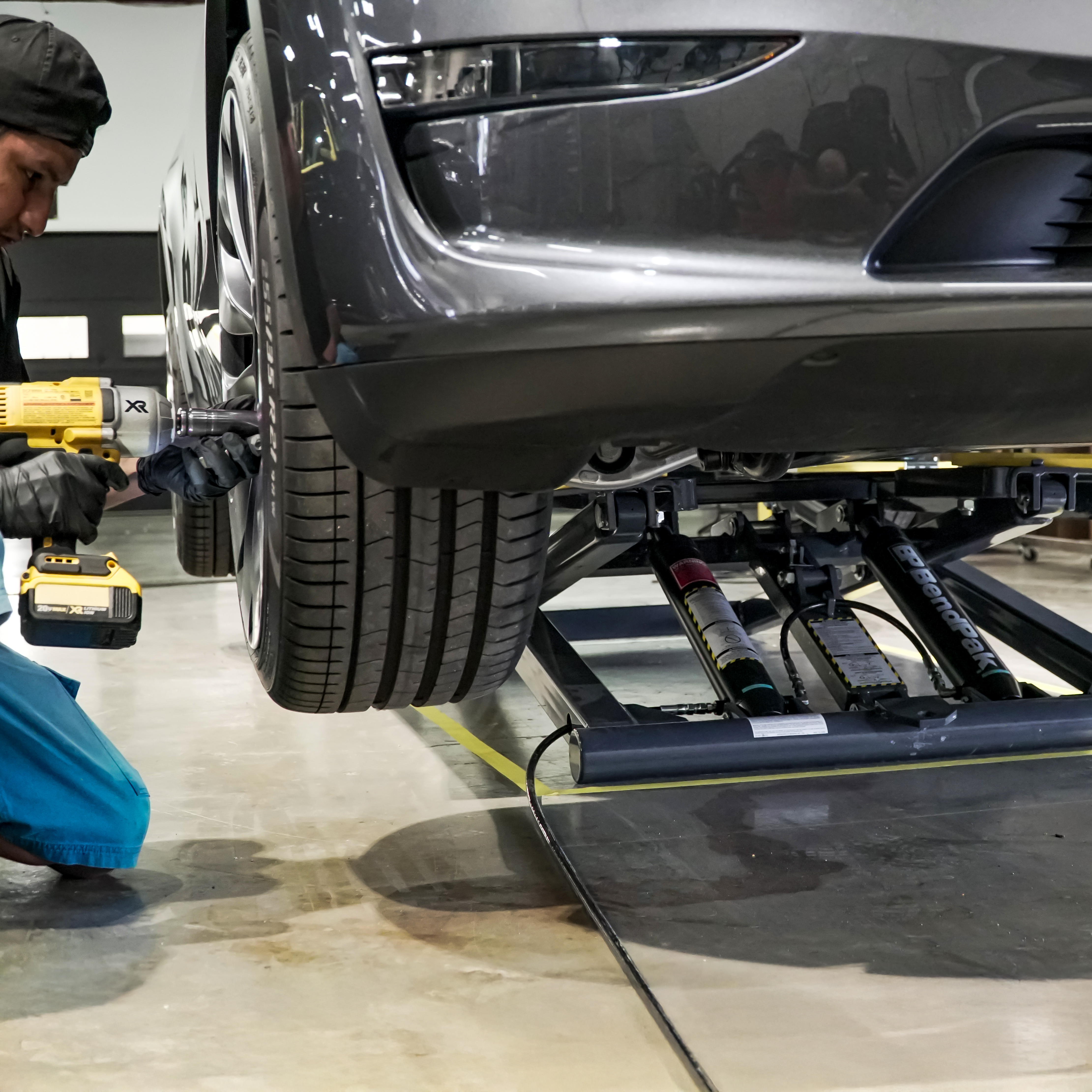 Adjustable Arms for Frame-Engaging Service