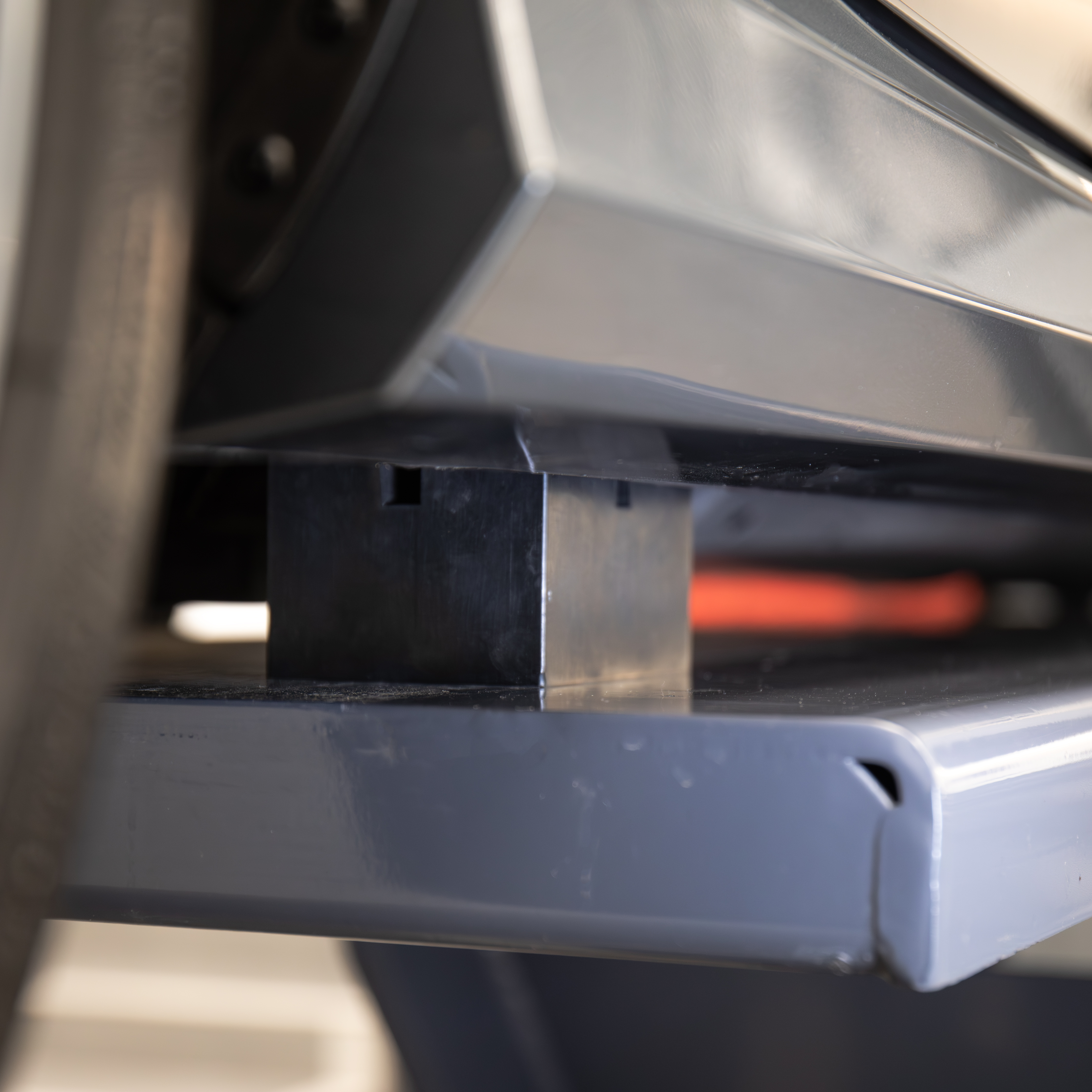 Pneumatic Boost and Four-Cylinder Lift Control