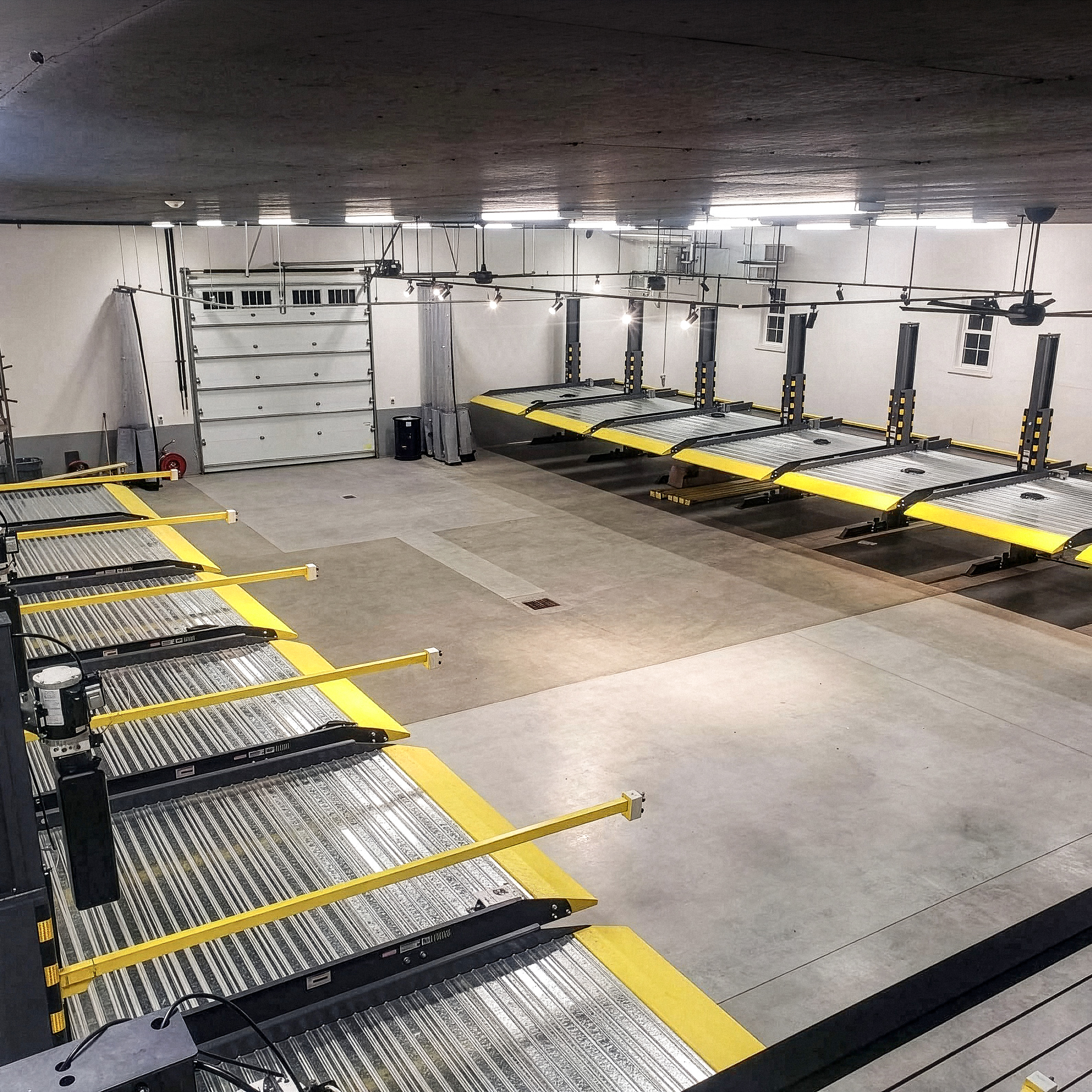 Wide Deck Platform with Galvanized Anti-Slip Construction
