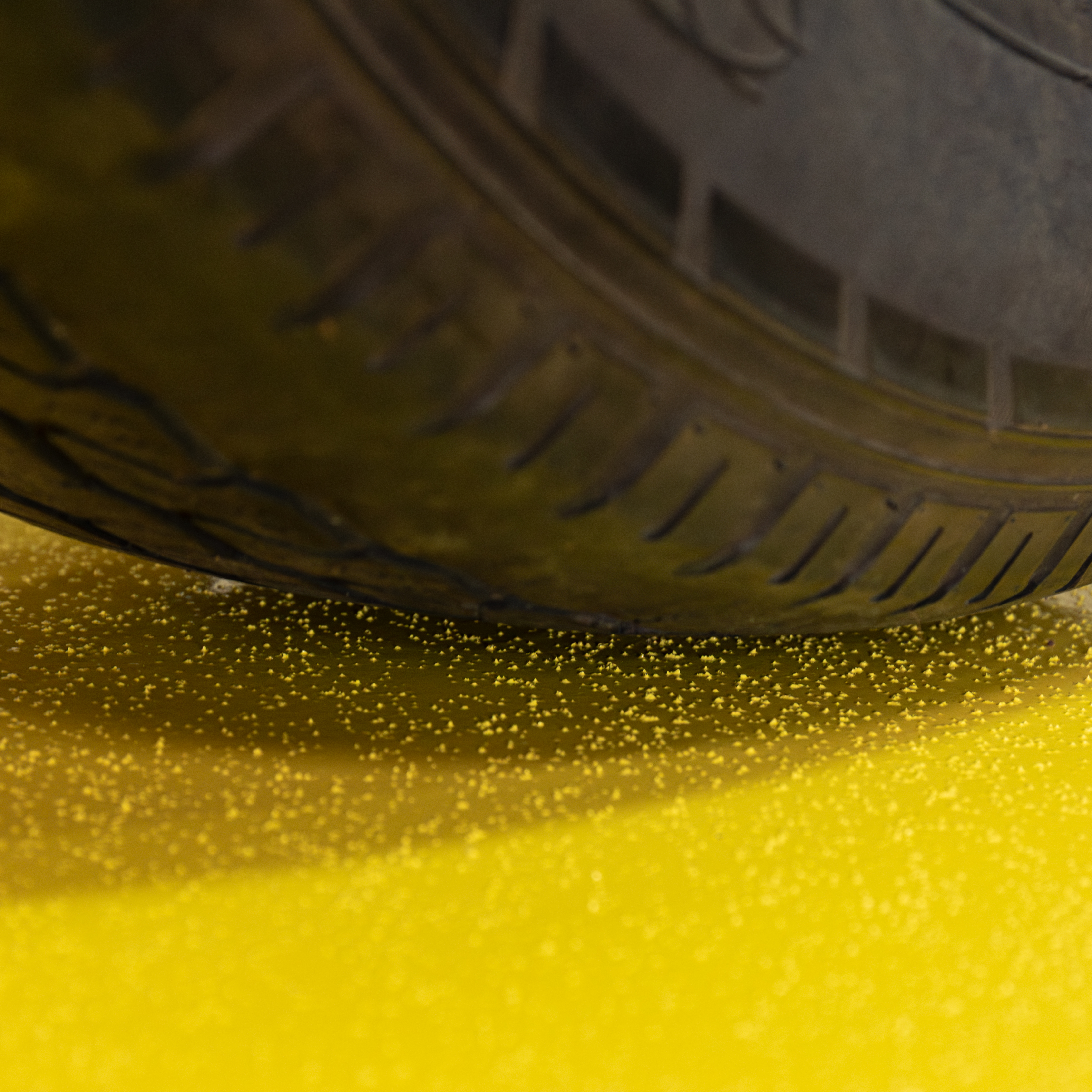 Automatic Leveling, Safety Locks, and Accessory-Ready Runways