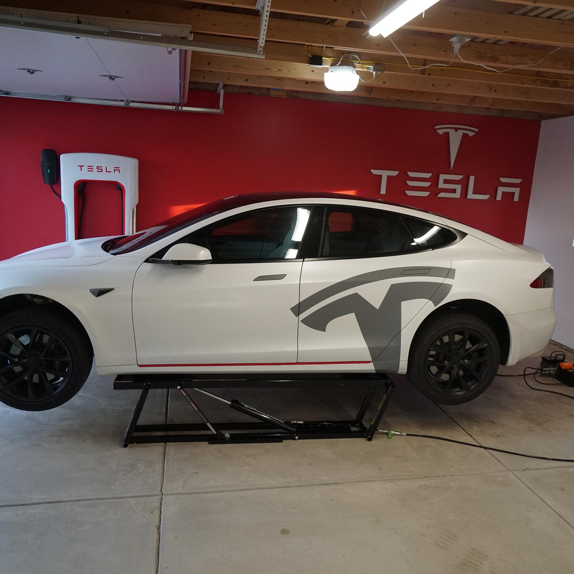 Open-Center EV Service Without the Permanent Lift Footprint